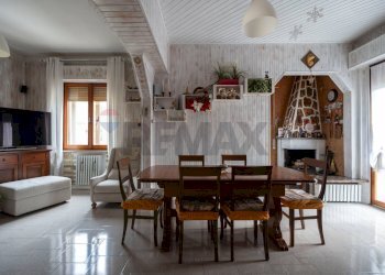 Sala da pranzo - Apartment VIA VITTORIO VENETO
 
12, Falconara Marittima - photo 1