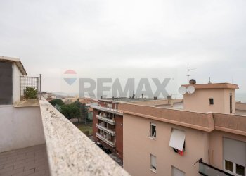 Edificio all\'aperto - Quadrilocale Via Flaminia
 
413a, Falconara Marittima - foto 5