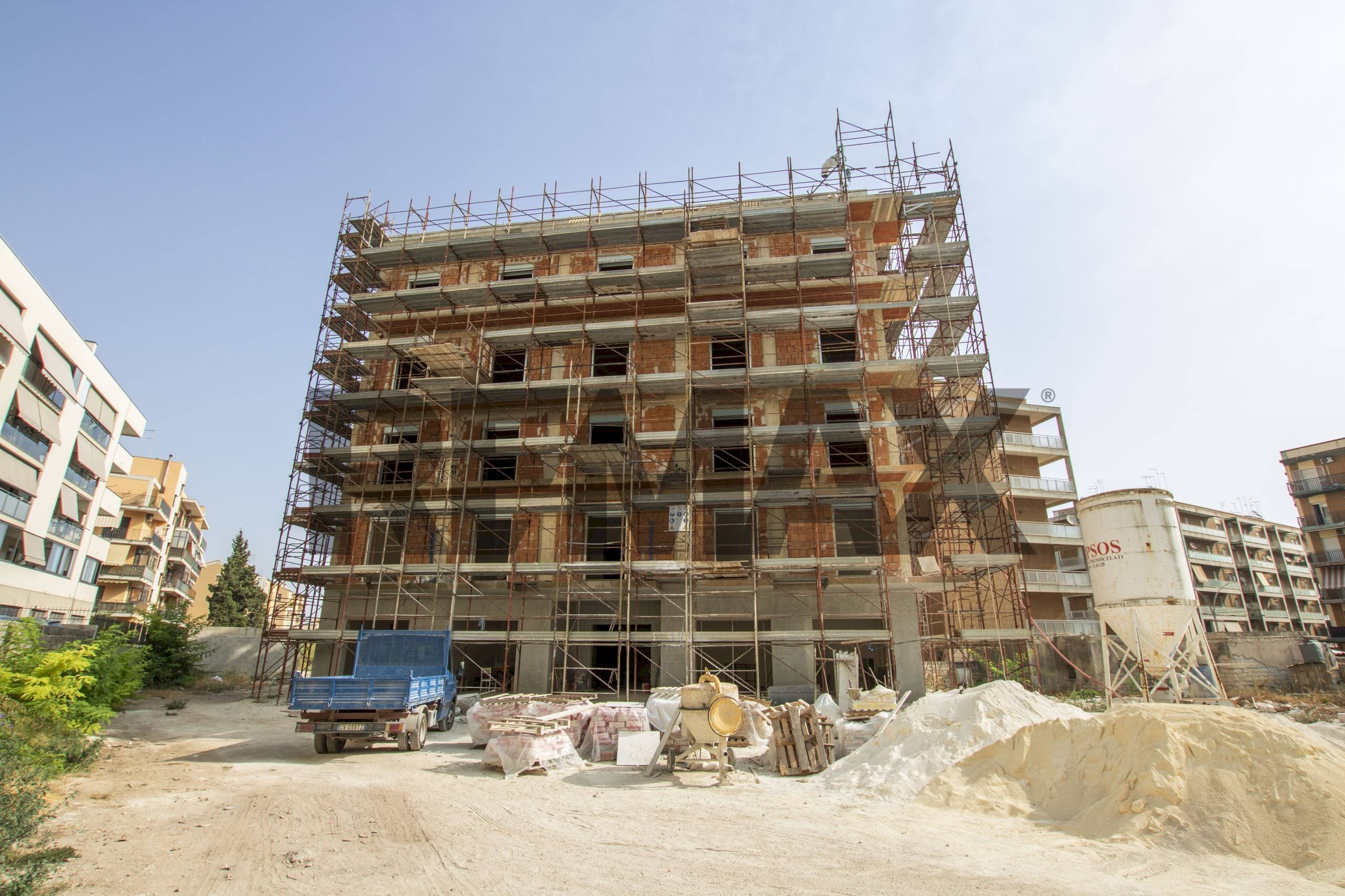 Edificio all\'aperto - Trilocale VIA SICILIA
 
SNC, Siracusa - foto 1