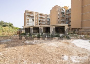 Edificio all\'aperto - Trilocale VIA SICILIA
 
SNC, Siracusa - foto 18