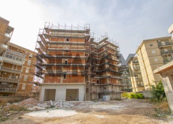 Edificio all\'aperto - Trilocale VIA SICILIA
 
SNC, Siracusa - foto 16