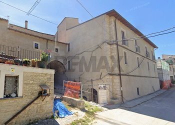 Edificio all\'aperto - Casa semi indipendente Via dietro le Finestre, Prata d'Ansidonia - foto 1