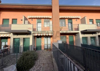 Edificio all\'aperto - Bilocale VIA CAVOUR
 
10, Madone - foto 1