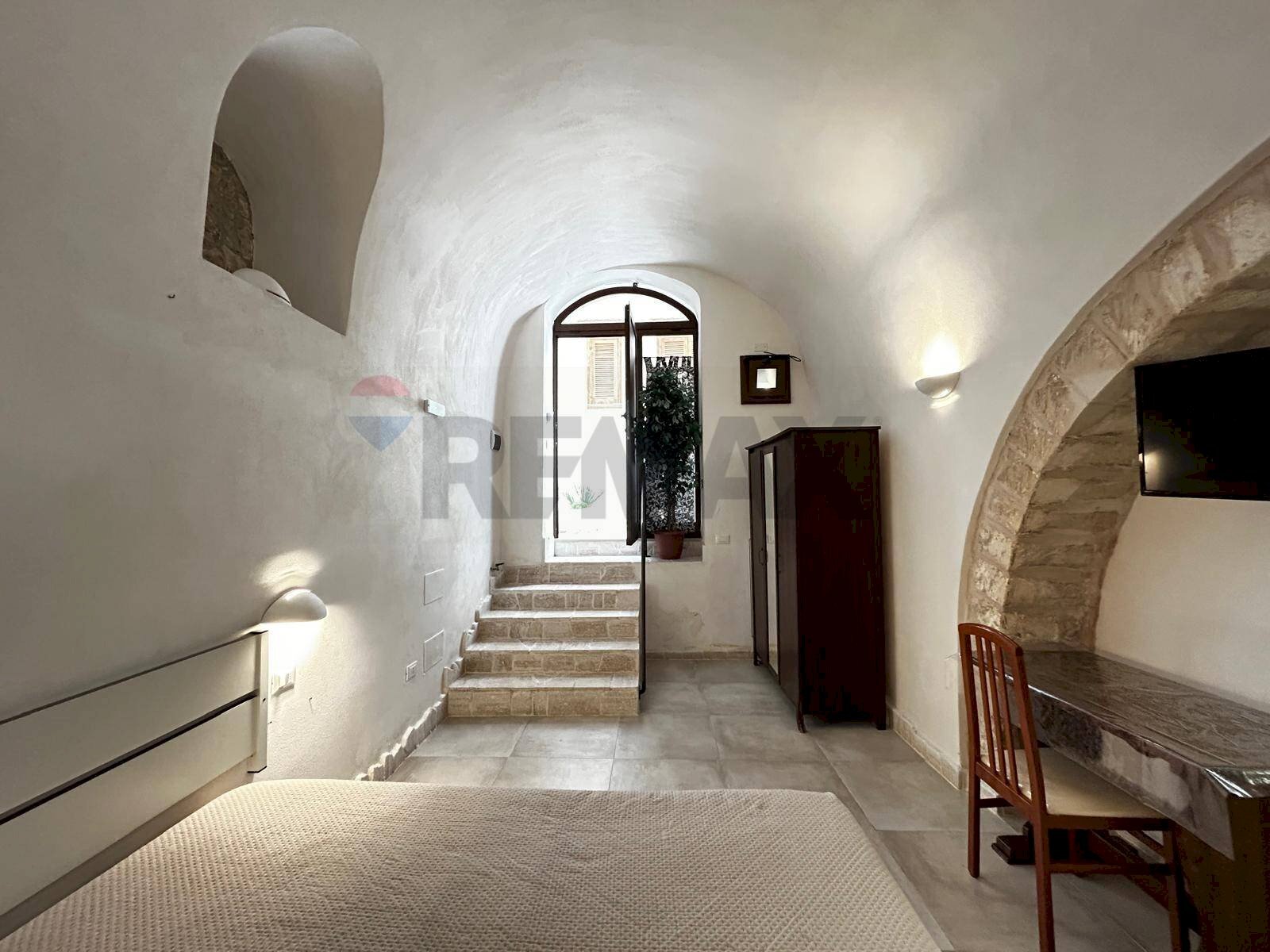 Scale - Monolocale Via Fontana
 
104, Vieste - foto 3