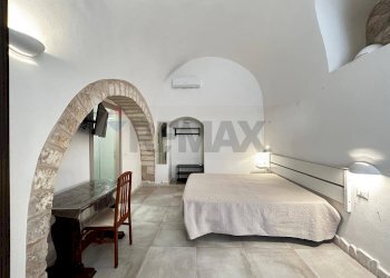 Camera / camera da letto - Monolocale Via Fontana
 
104, Vieste - foto 1