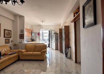 Soggiorno - Quadrilocale Via Claris, Castel Volturno - foto 13