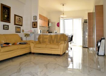 Soggiorno - Quadrilocale Via Claris, Castel Volturno - foto 15