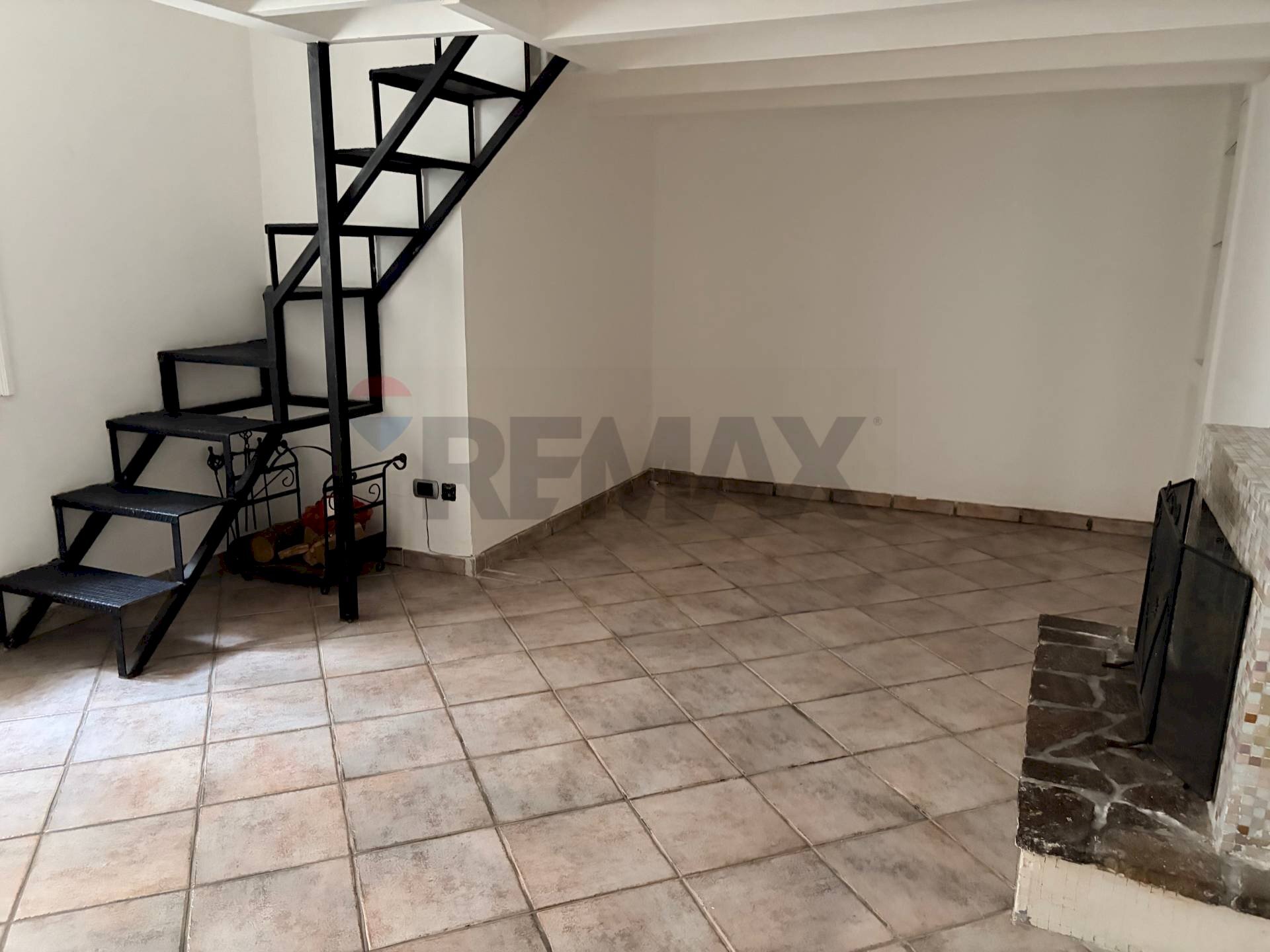 Scale - Bilocale Via del Parco Margherita
 
36, Napoli - foto 1