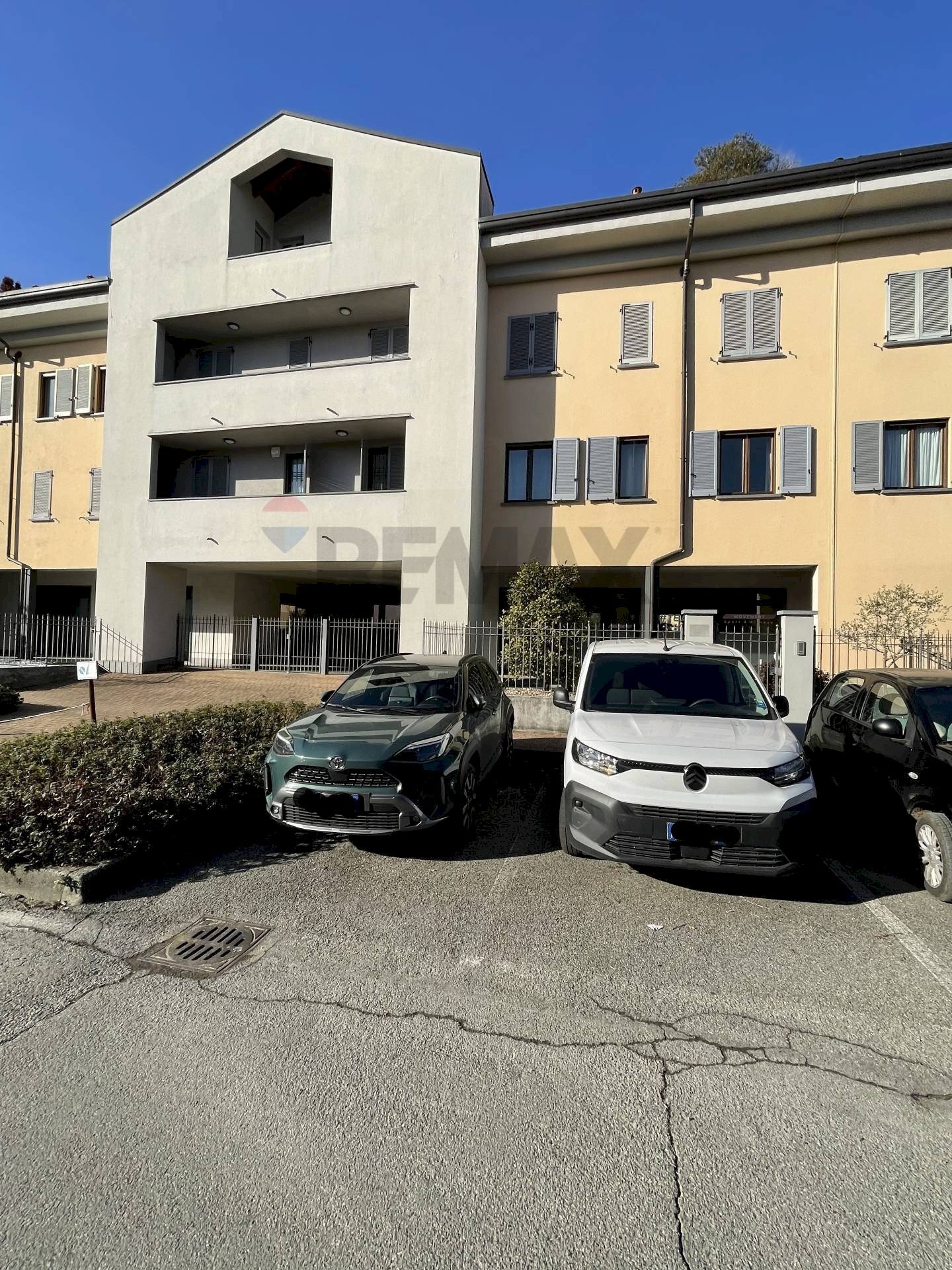 Edificio all\'aperto - Locale Commerciale viale Monsignore Federico Colombo
 
3/7, Merate - foto 1