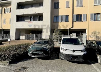 Edificio all\'aperto - Locale Commerciale viale Monsignore Federico Colombo
 
3/7, Merate - foto 1