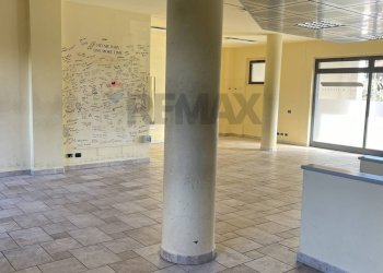 Stanza vuota - Locale Commerciale viale Monsignore Federico Colombo
 
3/7, Merate - foto 7