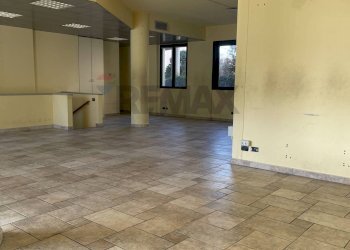 Stanza vuota - Locale Commerciale viale Monsignore Federico Colombo
 
3/7, Merate - foto 9