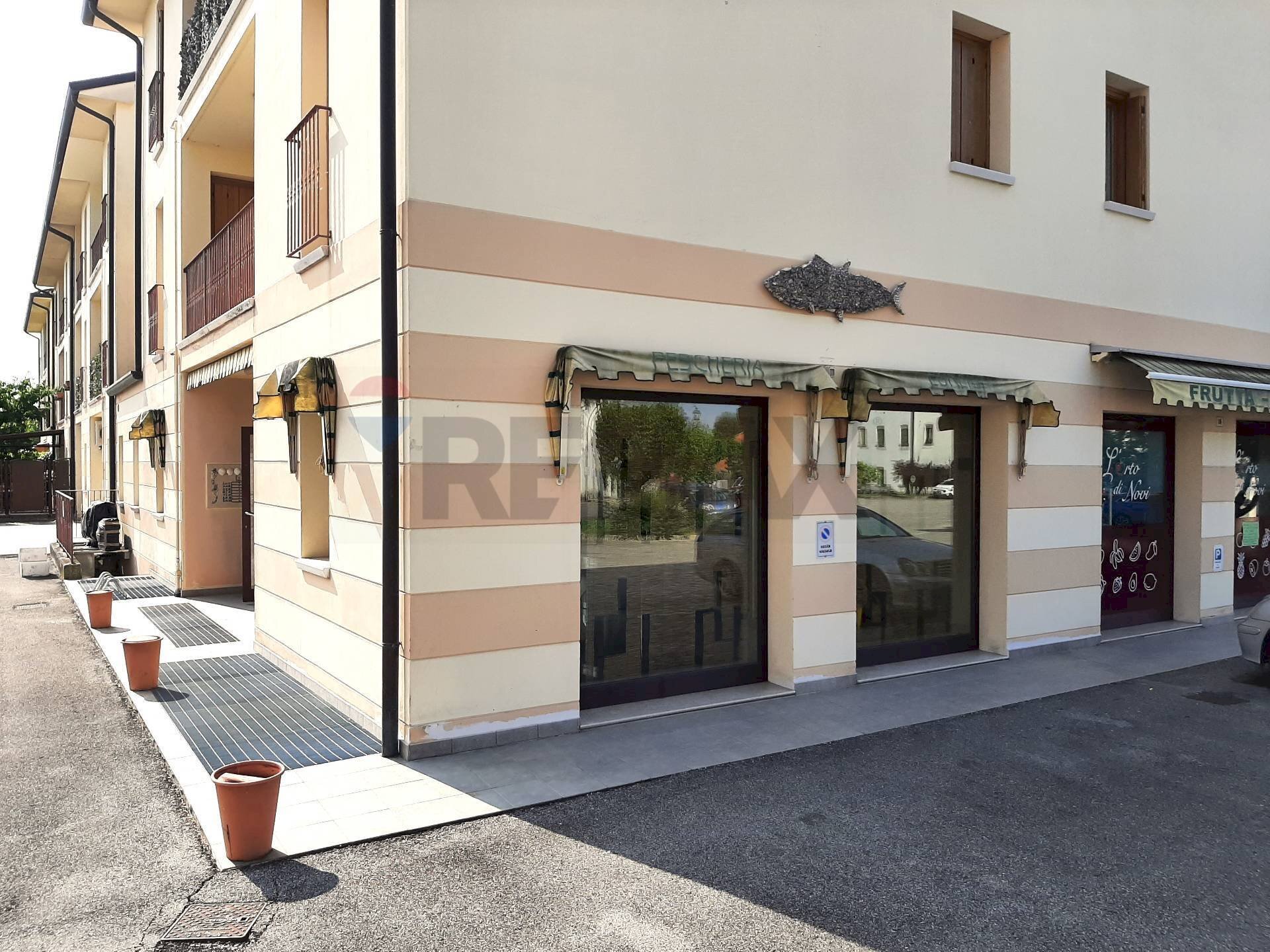 Edificio all\'aperto - Commercial Premises Corte della Seta
 
18, Sernaglia della Battaglia - photo 2