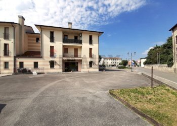 Edificio all\'aperto - Commercial Premises Corte della Seta
 
18, Sernaglia della Battaglia - photo 1