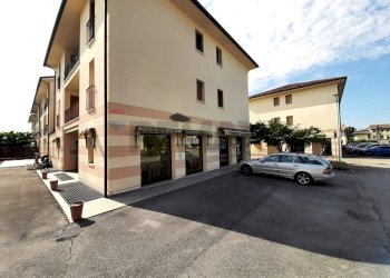 Edificio all\'aperto - Commercial Premises Corte della Seta
 
18, Sernaglia della Battaglia - photo 4