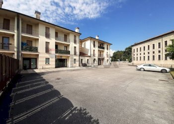 Edificio all\'aperto - Commercial Premises Corte della Seta
 
18, Sernaglia della Battaglia - photo 5