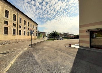 Edificio all\'aperto - Commercial Premises Corte della Seta
 
18, Sernaglia della Battaglia - photo 7