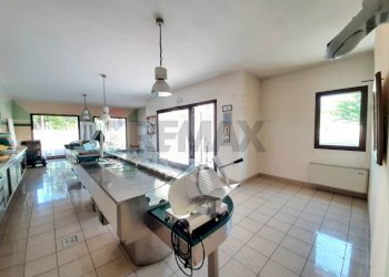 Cucina - Commercial Premises Corte della Seta
 
18, Sernaglia della Battaglia - photo 16