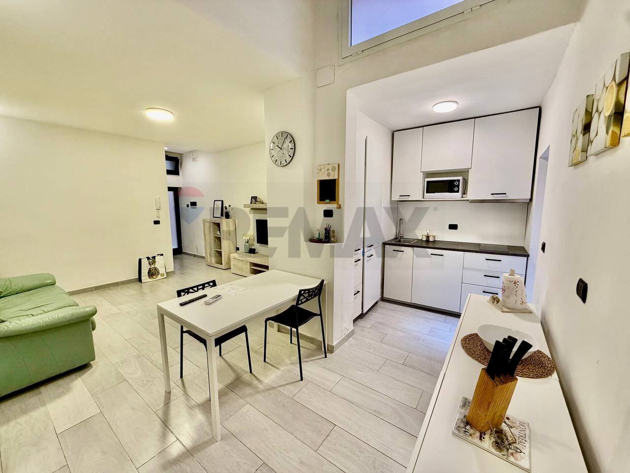 Sala da pranzo - Casa semi indipendente Via del Geranio
 
16, Brindisi - foto 2