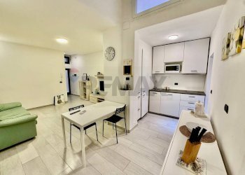 Sala da pranzo - Casa semi indipendente Via del Geranio
 
16, Brindisi - foto 2