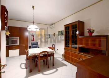 Sala da pranzo - Quadrilocale Viale Unità d'Italia
 
2/A, Cassano delle Murge - foto 4