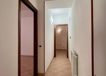 Foto 5 - Trilocale Contrada California
 
17, Cocquio-Trevisago - foto 5