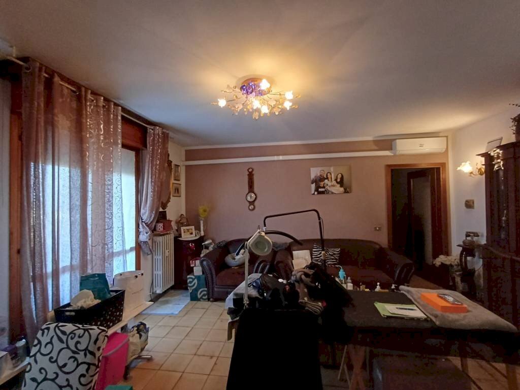 Salone - Three-room apartment via Vienna, Carpi - photo 2