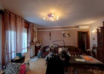 Salone - Trilocale via Vienna, Carpi - foto 2