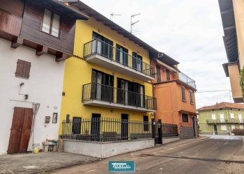 Facciata - Casa indipendente via Valsesia, 30, Pogno - foto 1
