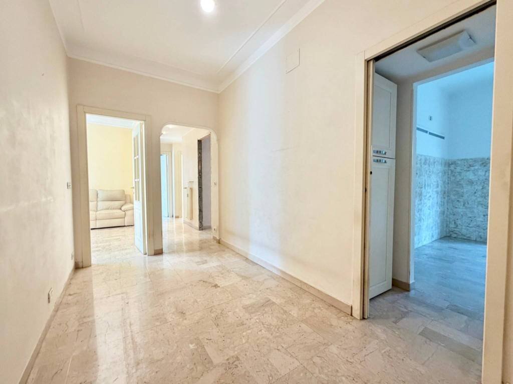 Disimpegno - Four-room apartment via Emilio Salgari, Genova (neighborhood Pegli) - photo 3