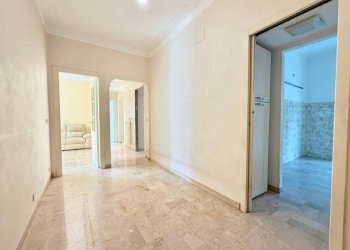 Disimpegno - Quadrilocale via Emilio Salgari, Genova (zona Pegli) - foto 3