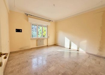 Camera da letto - Quadrilocale via Emilio Salgari, Genova (zona Pegli) - foto 12