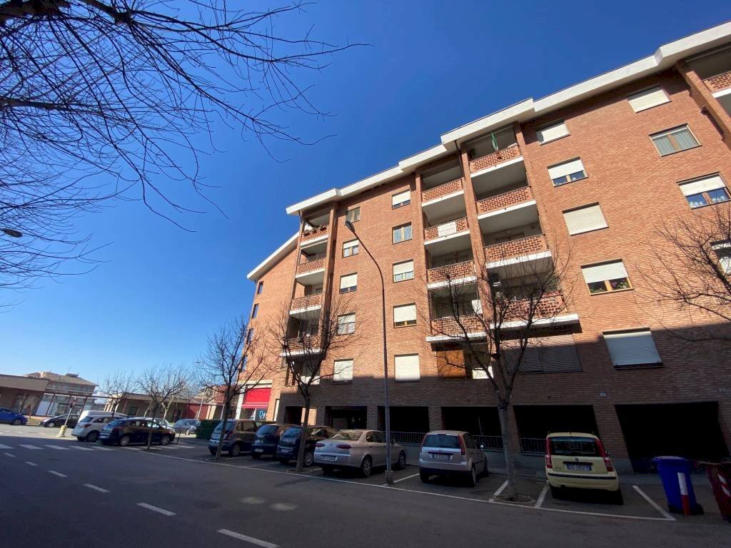 Facciata - Quadrilocale via Giacomo Leopardi, 1, Carmagnola - foto 1