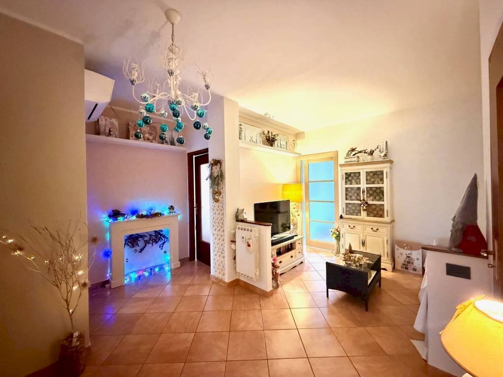 Soggiorno - Quadrilocale via Giacomo Leopardi, 1, Carmagnola - foto 3