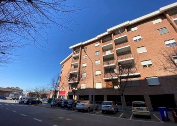 Facciata - Quadrilocale via Giacomo Leopardi, 1, Carmagnola - foto 1