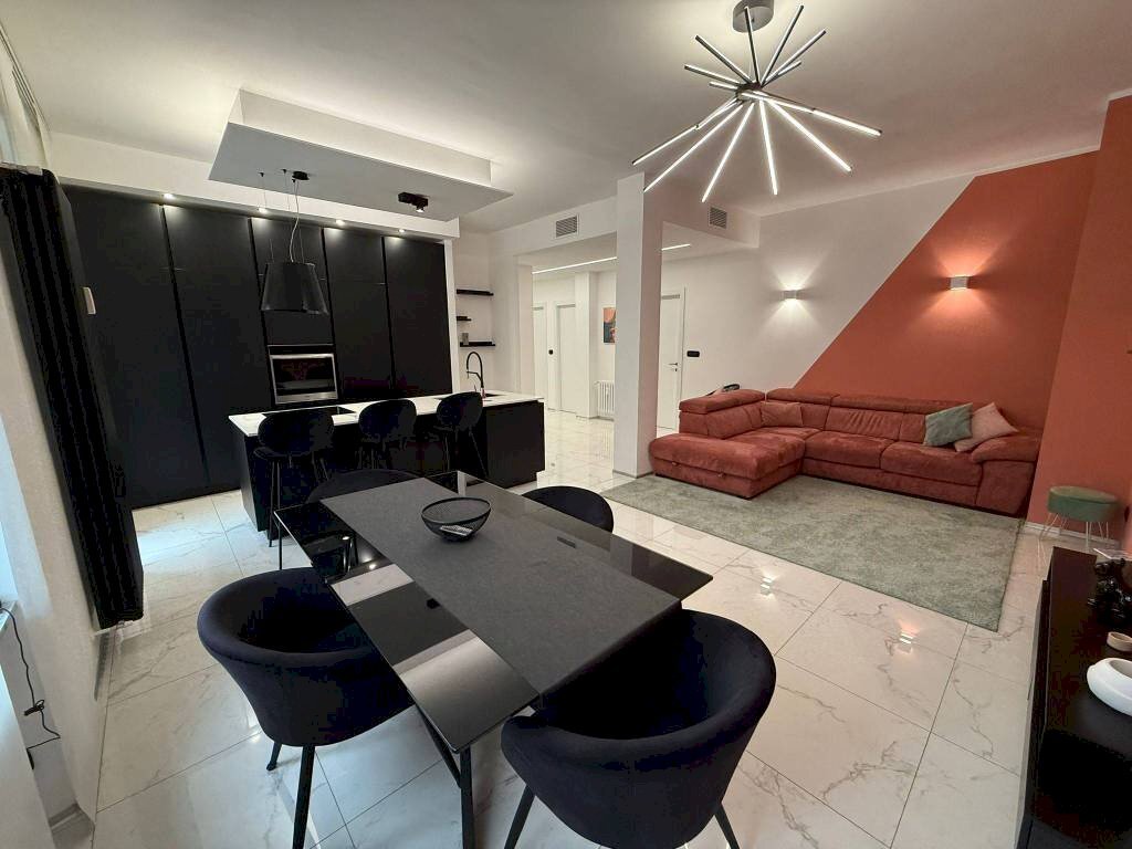 Salone - Quadrilocale corso Sebastopoli, 55, Torino (zona Lingotto) - foto 1