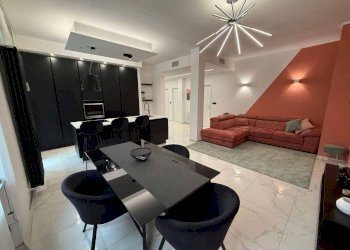 Salone - Quadrilocale corso Sebastopoli, 55, Torino (zona Lingotto) - foto 1