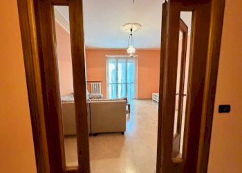 Soggiorno - Appartamento via Fratelli Rosselli, 130, Biella - foto 4