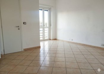 Camera da letto - Bilocale strada Roccacatene, 7, Trofarello - foto 10