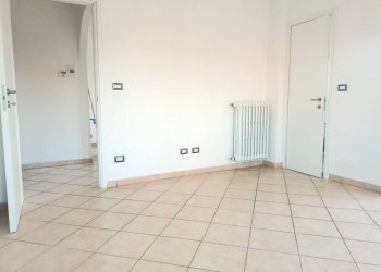 Camera da letto - Bilocale strada Roccacatene, 7, Trofarello - foto 11