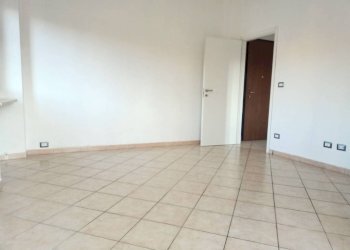 Camera da letto - Bilocale strada Roccacatene, 7, Trofarello - foto 13