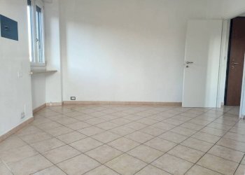 Camera da letto - Bilocale strada Roccacatene, 7, Trofarello - foto 14