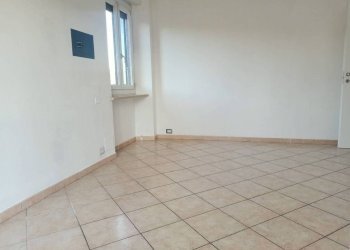 Camera da letto - Bilocale strada Roccacatene, 7, Trofarello - foto 15