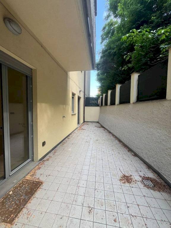 Cortile interno - Bilocale via al Torrente Molinassi, 14, Genova (zona Sestri Ponente) - foto 2