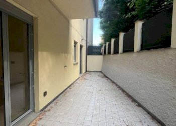 Cortile interno - Bilocale via al Torrente Molinassi, 14, Genova (zona Sestri Ponente) - foto 2