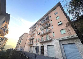 Quadrilocale Salita Brasile, Genova (zona Bolzaneto) - foto 1