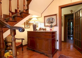 vendesi villa indipendente con giardino luccaIM - Villa Via della Chiesa XI 568, Lucca - foto 5