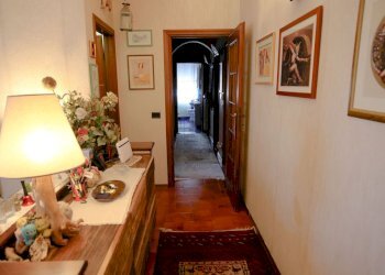 villa vicina al parco fluviale villa nel verde vil - Villa Via della Chiesa XI 568, Lucca - photo 28
