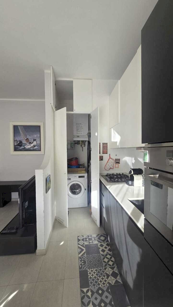 cucinino a vista con ripostiglio - Trilocale Via Leonardo da Vinci, Alassio - foto 2