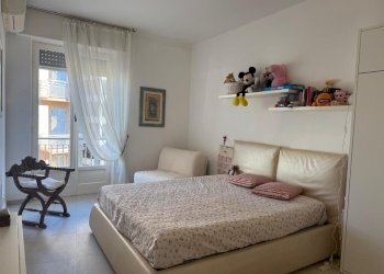 camera padronale con balcone - Trilocale Via Leonardo da Vinci, Alassio - foto 15